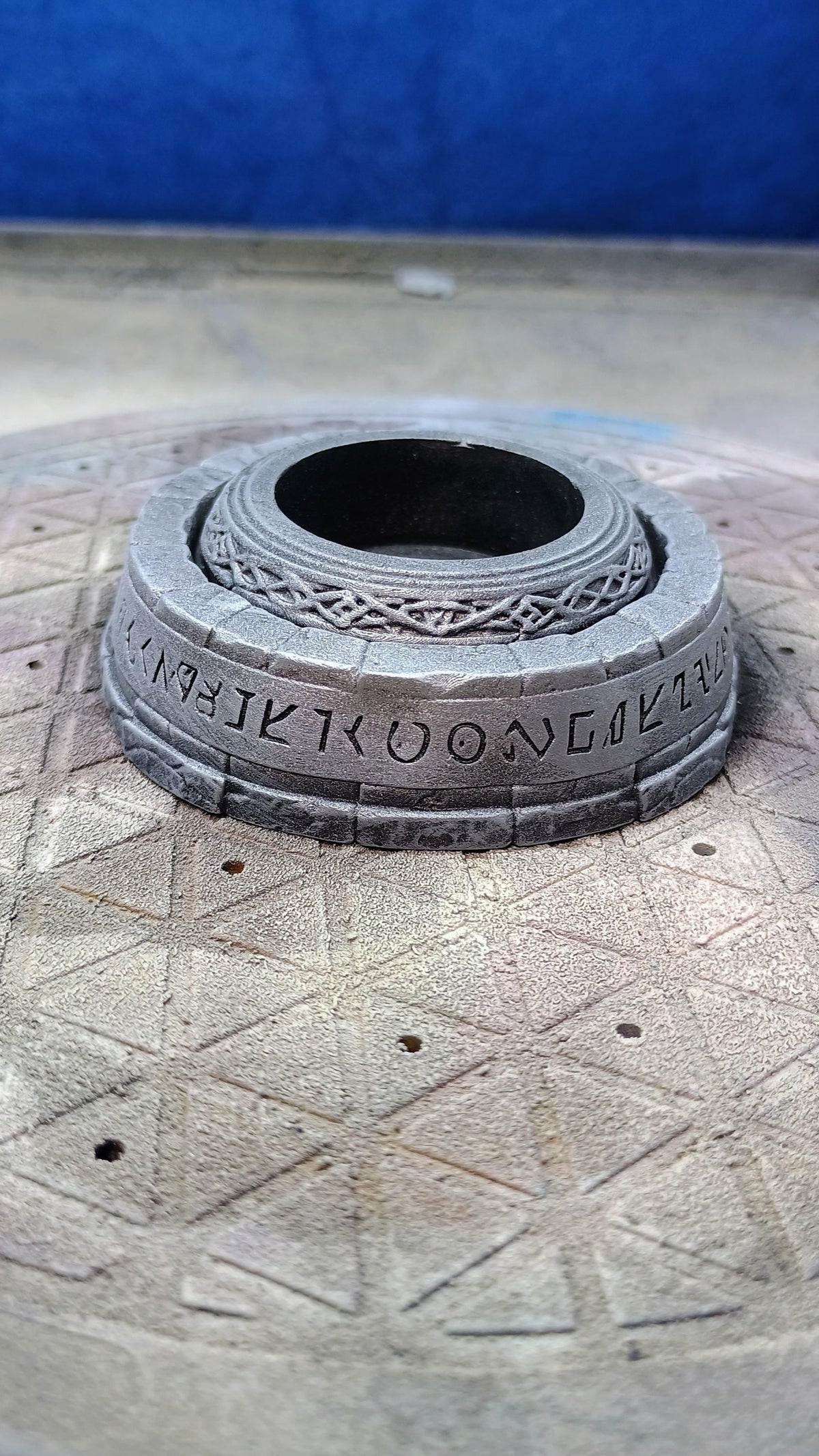 Citadel Games  Paint Pot Holder – Anti-Spill Paint Stand (Unpainted Resin Printed)
