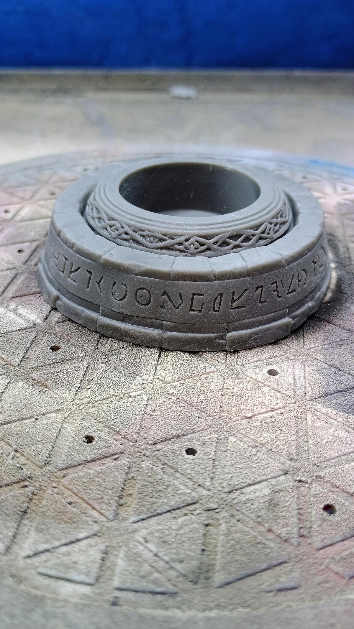 Citadel Games  Paint Pot Holder – Anti-Spill Paint Stand (Unpainted Resin Printed)